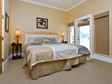 Five Bedroom Rental 125 Yards to the Beach.